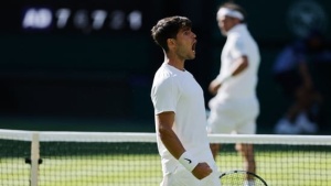 Wimbledon 2025: Defending champion Carlos Alcaraz survives massive Fabio Fognini scare, reaches second round