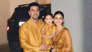 Ranbir Kapoor Celebrates Birthday with 43 Kisses from Daughter Raha and a Heartfelt Card
hoặc
Ranbir Kapoor Turns 43: Daughter Raha's Kisses and Handmade Card Make for 'Perfect Birthday'