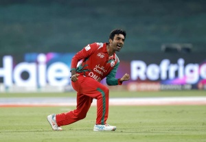 Aamir Kaleem, 43, Defies Age and Cramps with Valiant Fifty Against India in Asia Cup