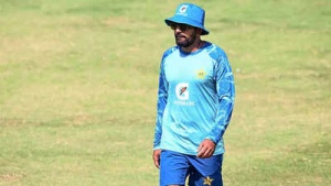 Pakistan Shakes Up Test Squad: Veteran Spinner Asif Afridi Returns Amidst Asia Cup Fallout
Hoặc một lựa chọn khác:
Pakistan Revamps Test Team: Shaheen Afridi Back, Veteran Spinner Afridi Included for South Africa Series