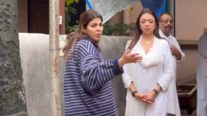 Shah Rukh Khan's Manager, Pooja Dadlani, Bereaved After Mother-in-Law's Death; Returns From 'King' Shoot Amid Paparazzi Scrutiny