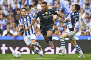 Mbappe Magic: 10-Man Real Madrid Snatch Victory Over Real Sociedad in La Liga Thriller
hoặc
Real Madrid Edge Past Real Sociedad Despite Red Card, Mbappe Shines
hoặc
La Liga: Mbappe Leads Real Madrid to Victory at Real Sociedad Amidst Red Card Drama