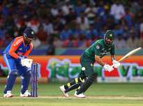 Hesson Explains Pakistan's Decision to Bat First Against India Amidst Expectations of Slowing Pitch | Asia Cup 2025