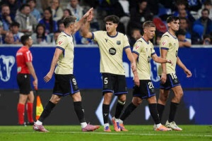 Barcelona Mount Comeback Victory Over Oviedo, Fueled by Lewandowski Header, Close Gap on Real Madrid