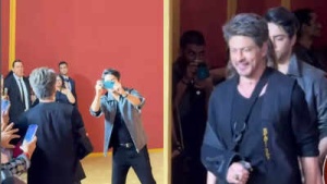 Shah Rukh Khan Reaches Out to Paparazzi at Son Aryan's Premiere, Ending Reported Media Feud; Son Captures the Moment