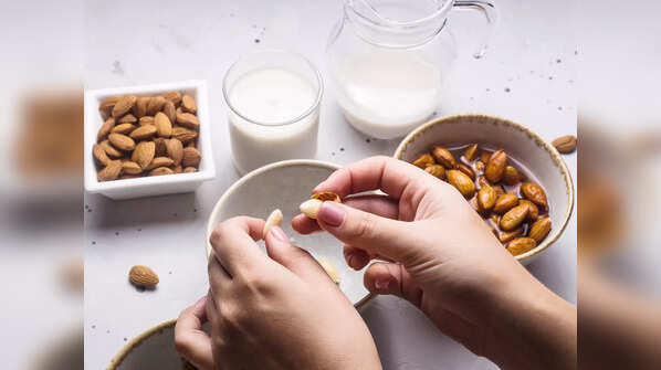 A comparison of almonds with and without peels