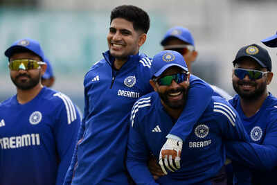 Shubman Gill and Ravindra Jadeja practice before the Test match