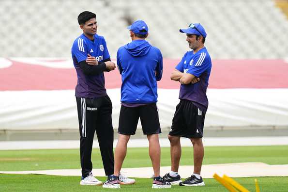 Gill was engaged in a lengthy discussion that included Gambhir and Agarkar