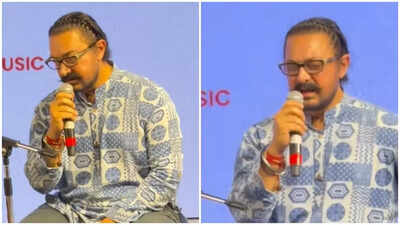 Aamir Khan sings duet with performer, wows audience with musical performance - VIDEO