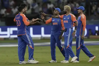 Suryakumar Yadav's Sportsmanship Prevails: India's Asia Cup Clash Sees Withdrawn Appeal After Samson's Sharp Wicket Attempt - Watch